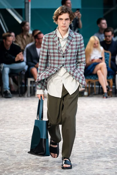 Look 4